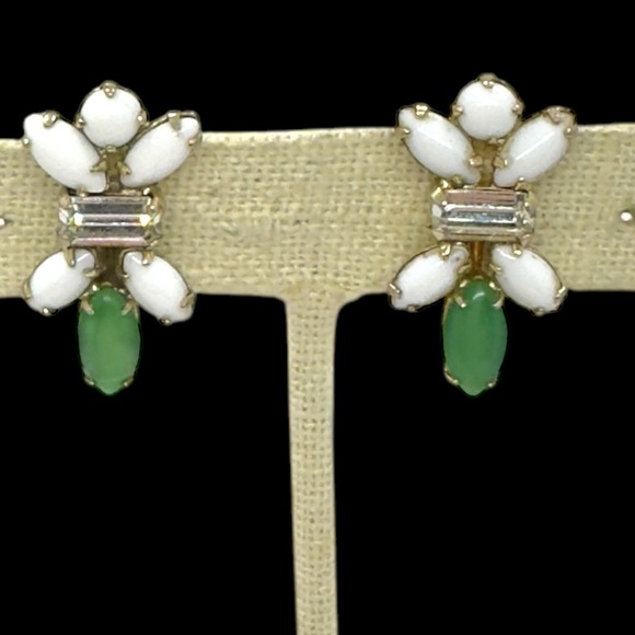 Vintage Hallmarked Duane Milk Glass & Rhinestone Necklace & Screw-back Earrings - Picture 6 of 9